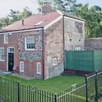 Detached Pet Friendly Cottage, 1 Parking Space