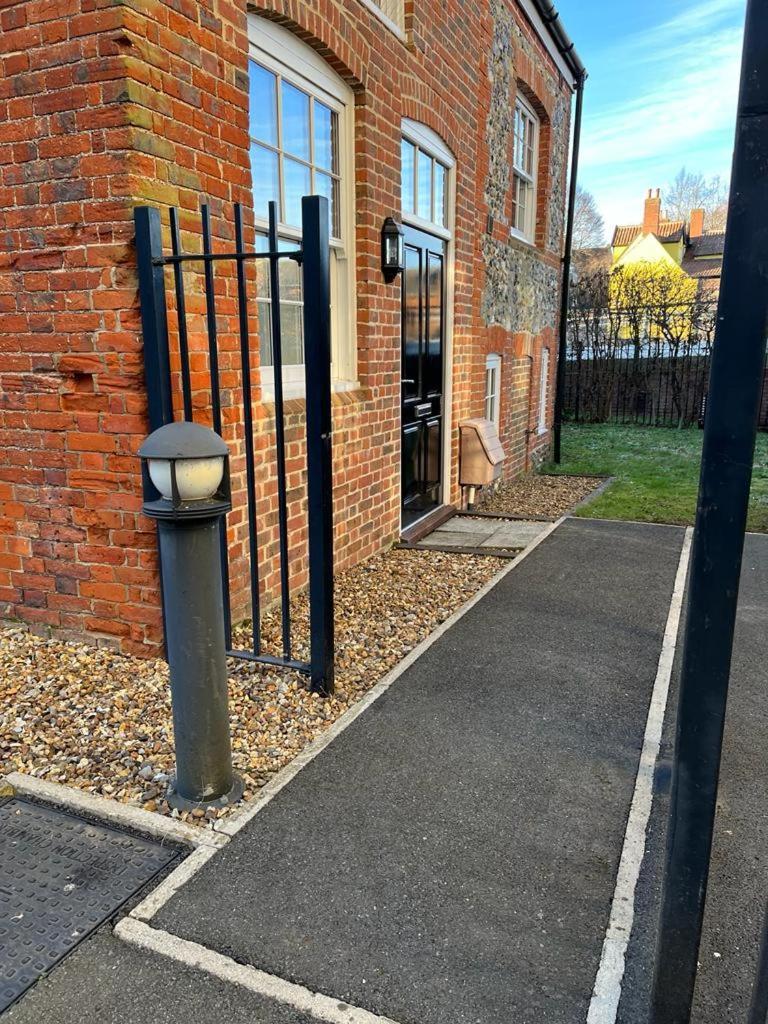 Detached Pet Friendly Cottage, 1 Parking Space *