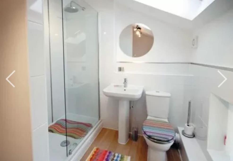 Detached Pet Friendly Cottage, 1 Parking Space Holiday home