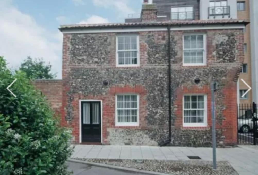 Detached Pet Friendly Cottage, 1 Parking Space